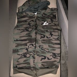 Ouber ~ Camo ~ Zip-up sleeveless hoodie